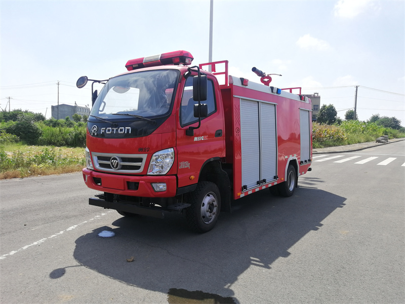 福田四驅2.5噸水罐消防車