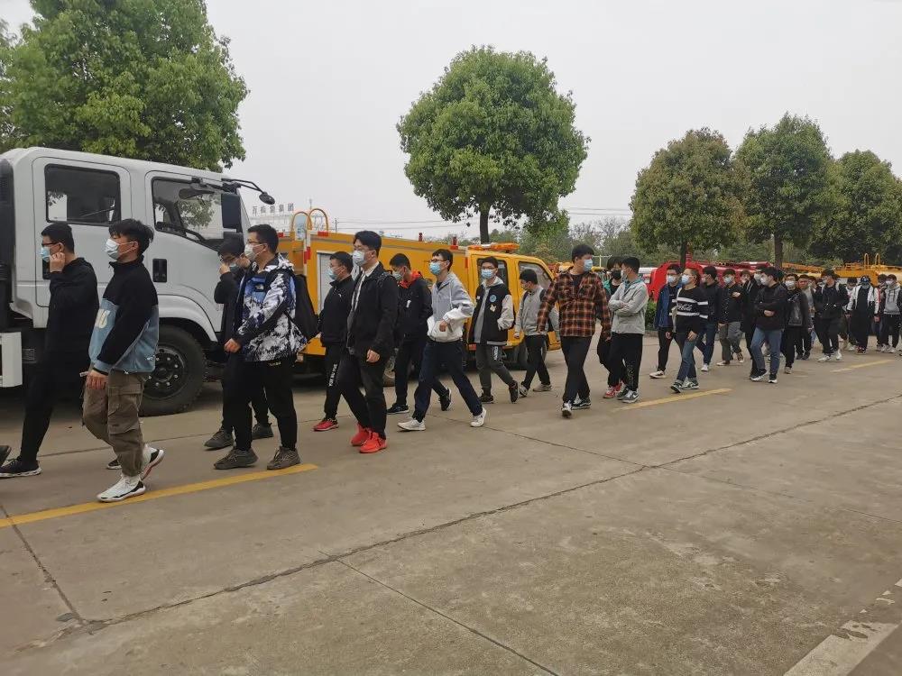 武漢理工師生赴湖北江南公司參觀學(xué)習(xí)